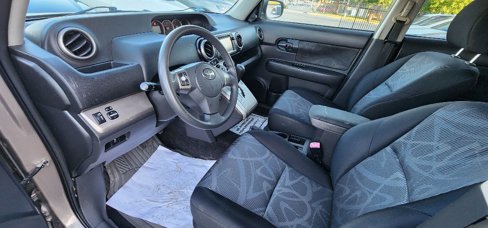 Used 2015 Scion xB image 10
