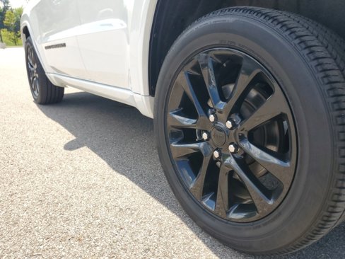 Used 2022 Jeep Grand Cherokee Laredo X image 39