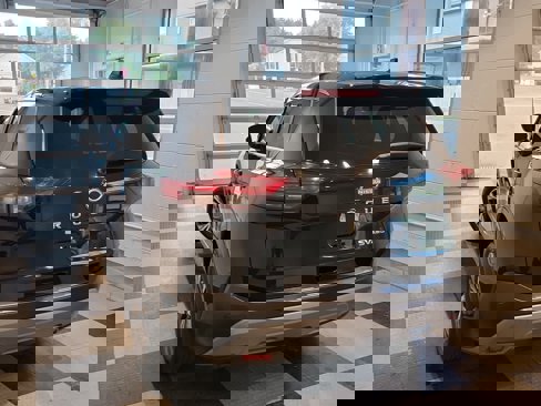 Used 2022 Nissan Rogue SV image 3