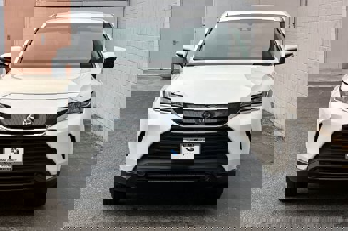 Used 2021 Toyota Venza LE image 10