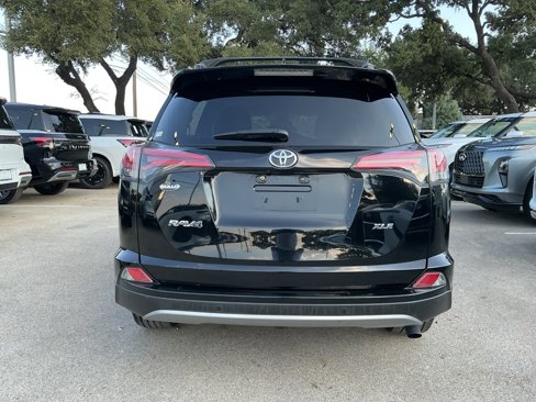 Used 2018 Toyota RAV4 XLE image 4