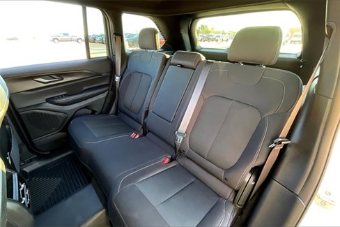Used 2024 Jeep Grand Cherokee Laredo w/ Trailer Tow Package image 26