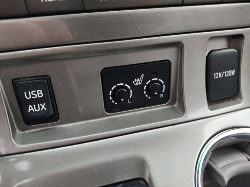 Used 2013 Toyota Highlander SE image 19