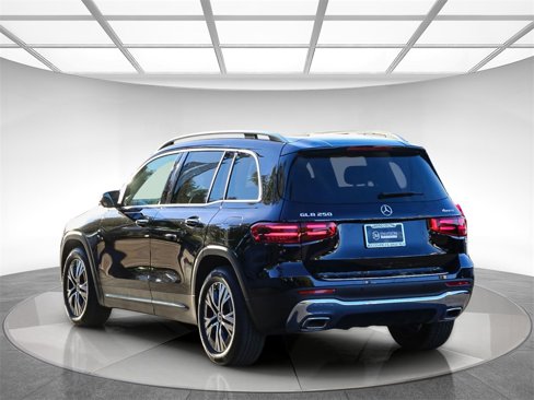 Used 2024 Mercedes-Benz GLB 250 4MATIC image 2