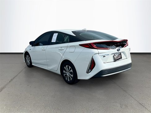 Used 2017 Toyota Prius Prime Premium image 5
