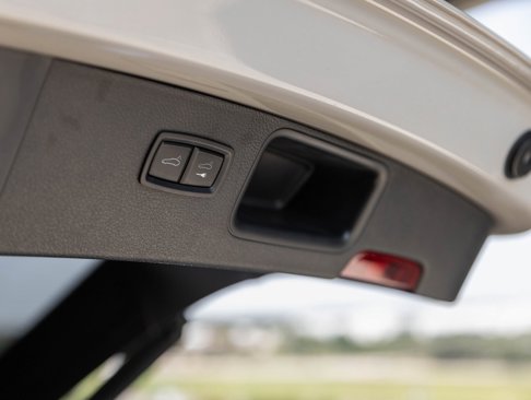 Certified 2022 Porsche Macan image 31