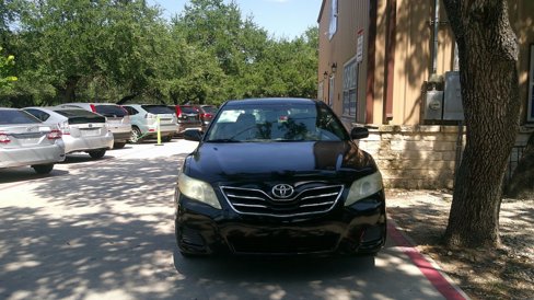 Used 2010 Toyota Camry LE image 2