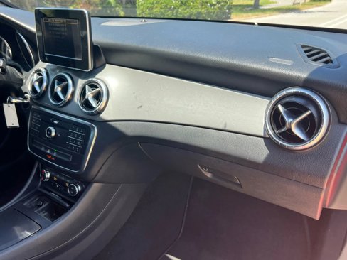 Used 2015 Mercedes-Benz CLA 250 image 23