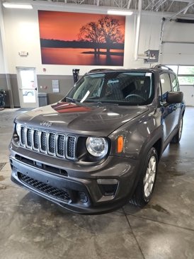 Used 2020 Jeep Renegade Sport w/ Sport Appearance Group image 2