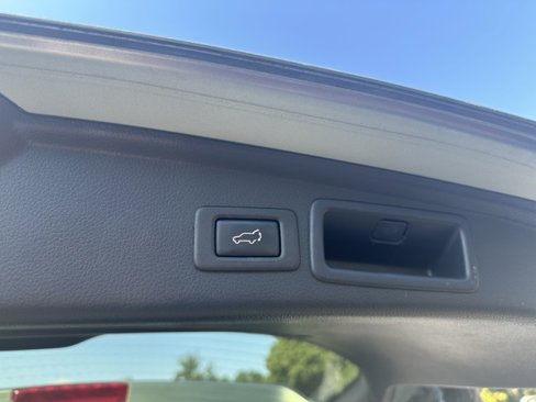 Used 2017 Subaru Forester 2.5i Touring image 8