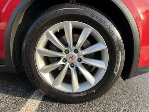 Used 2018 Tesla Model X image 50