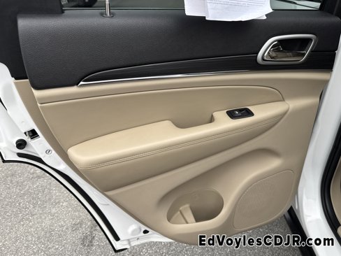 Used 2019 Jeep Grand Cherokee Limited image 26