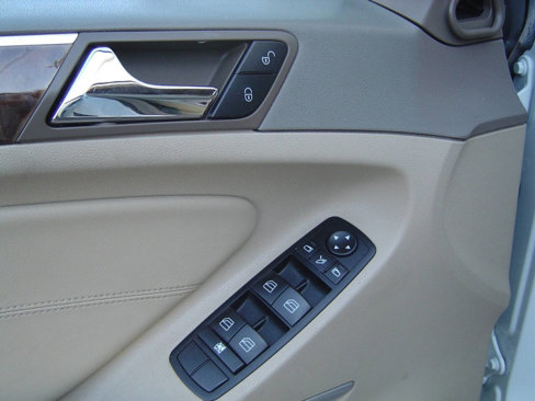 Used 2011 Mercedes-Benz ML 350 BlueTEC 4MATIC image 8
