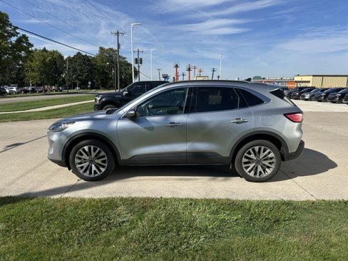 Used 2022 Ford Escape Titanium image 2