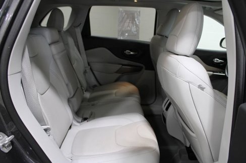Used 2019 Jeep Cherokee Limited w/ Luxury Group image 27