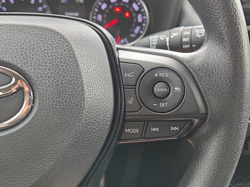Used 2022 Toyota RAV4 XLE image 21