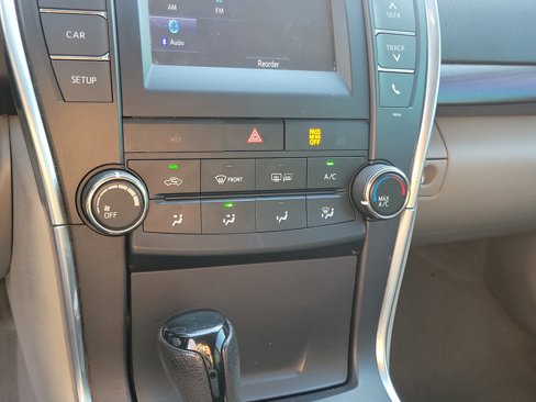 Used 2017 Toyota Camry LE image 27