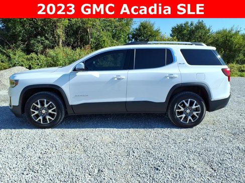 Used 2023 GMC Acadia SLE w/ Driver Convenience Package image 4