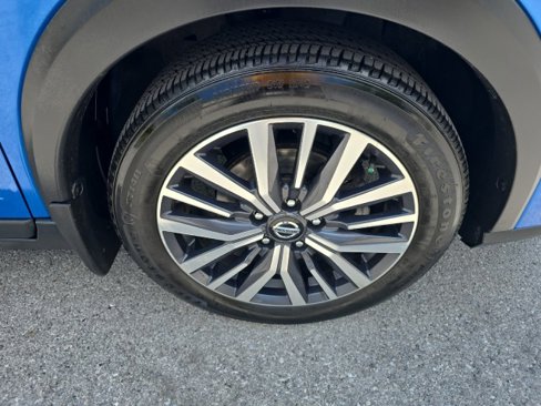 Used 2021 Nissan Kicks SR image 13