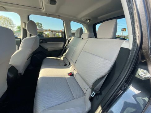 Used 2018 Subaru Forester 2.5i Premium w/ All-Weather Package image 10