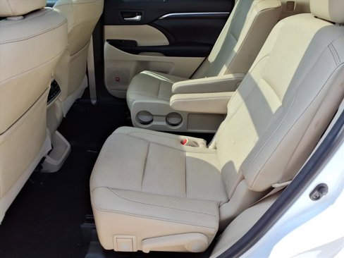 Used 2016 Toyota Highlander Limited Platinum image 15