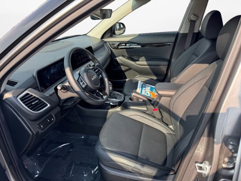 Used 2024 Kia Seltos EX image 11