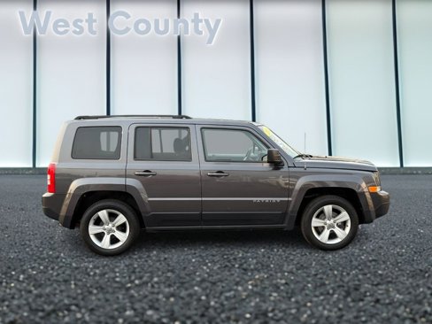 Used 2016 Jeep Patriot Latitude image 2