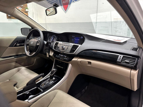 Used 2017 Honda Accord LX image 22