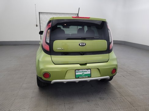 Used 2017 Kia Soul + image 6