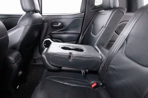 Used 2018 Jeep Renegade Latitude w/ Cold Weather Group image 34