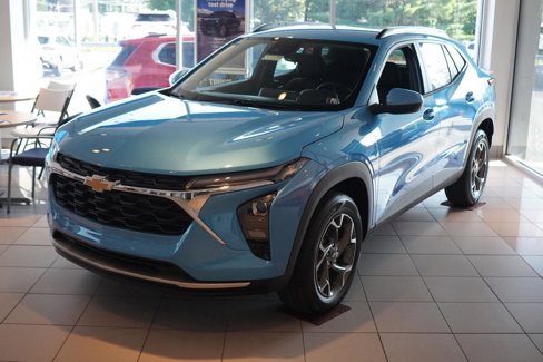 New 2025 Chevrolet Trax LT w/ Driver Confidence Package image 2