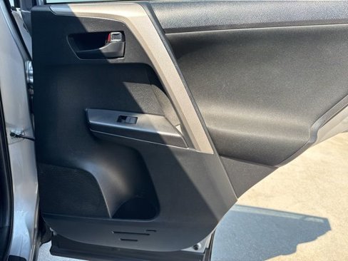 Used 2018 Toyota RAV4 LE image 11