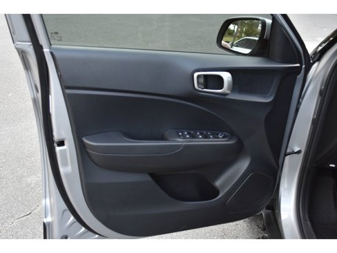 New 2025 Hyundai Venue SE image 17