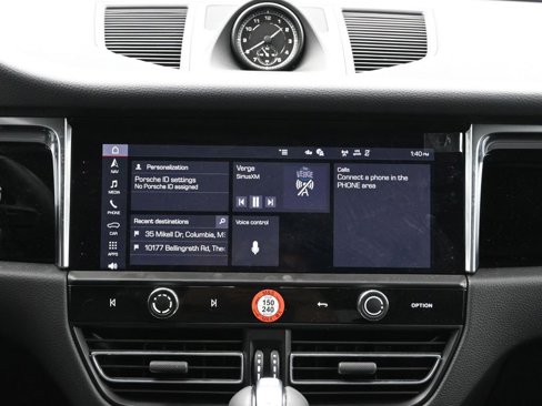 Used 2025 Porsche Macan image 21