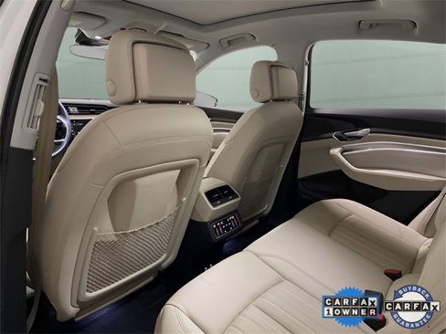 Used 2021 Audi e-tron Premium Plus w/ Premium Plus Package image 19