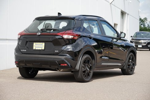 Used 2023 Nissan Kicks SR w/ SR Premium Package image 3