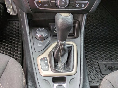 Used 2016 Jeep Cherokee Latitude w/ Safety/Convenience Group image 20