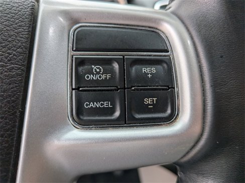 Used 2015 Chrysler Town & Country Touring-L w/ Driver Convenience Group image 18