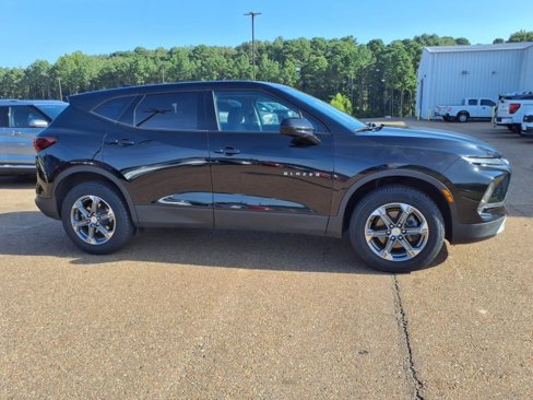 Used 2023 Chevrolet Blazer LT image 2