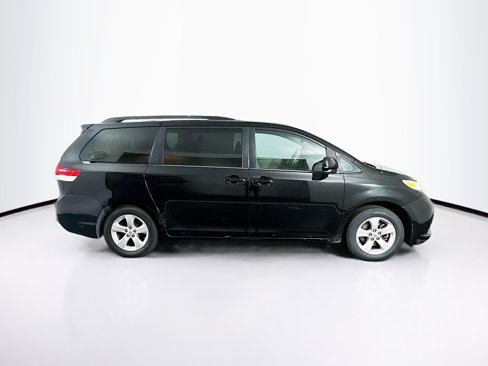 Used 2013 Toyota Sienna LE image 10
