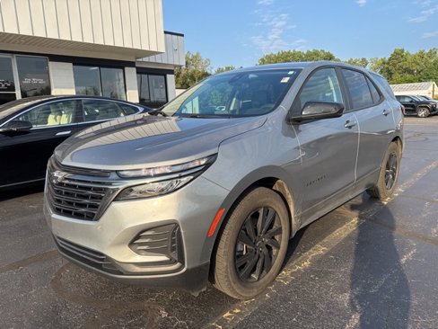 Used 2023 Chevrolet Equinox LS w/ LS Convenience Package image 3