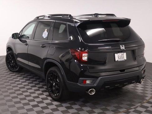 Certified 2025 Honda Passport Black Edition image 6