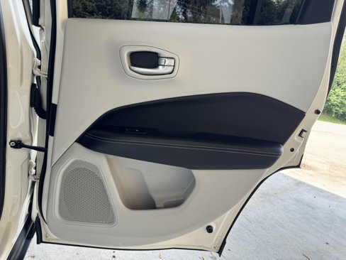 Used 2018 Jeep Compass Latitude w/ Popular Equipment Group image 11