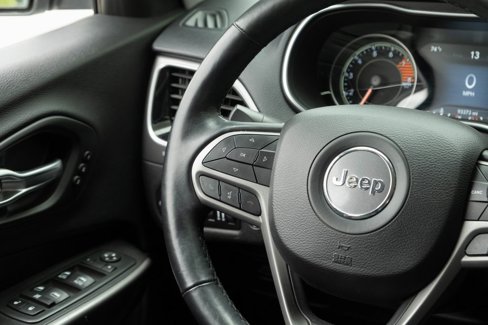 Used 2019 Jeep Cherokee Limited image 10