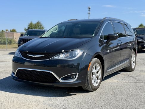 Used 2017 Chrysler Pacifica Touring-L Plus w/ Tire & Wheel Group image 2