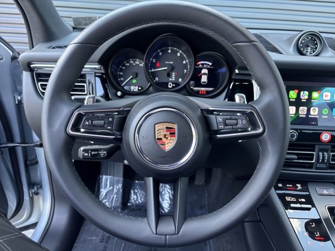Certified 2025 Porsche Macan image 8