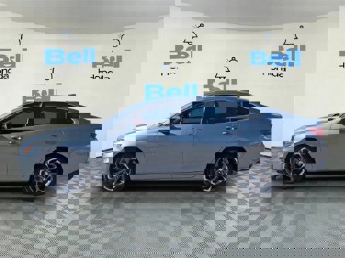 Used 2023 Chevrolet Malibu LT image 2