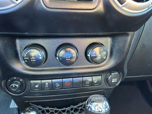 Used 2011 Jeep Wrangler Unlimited Sahara w/ Connectivity Group image 19