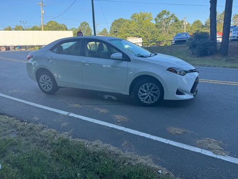 Used 2017 Toyota Corolla L image 4