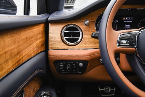 Used 2023 Bentley Bentayga image 36